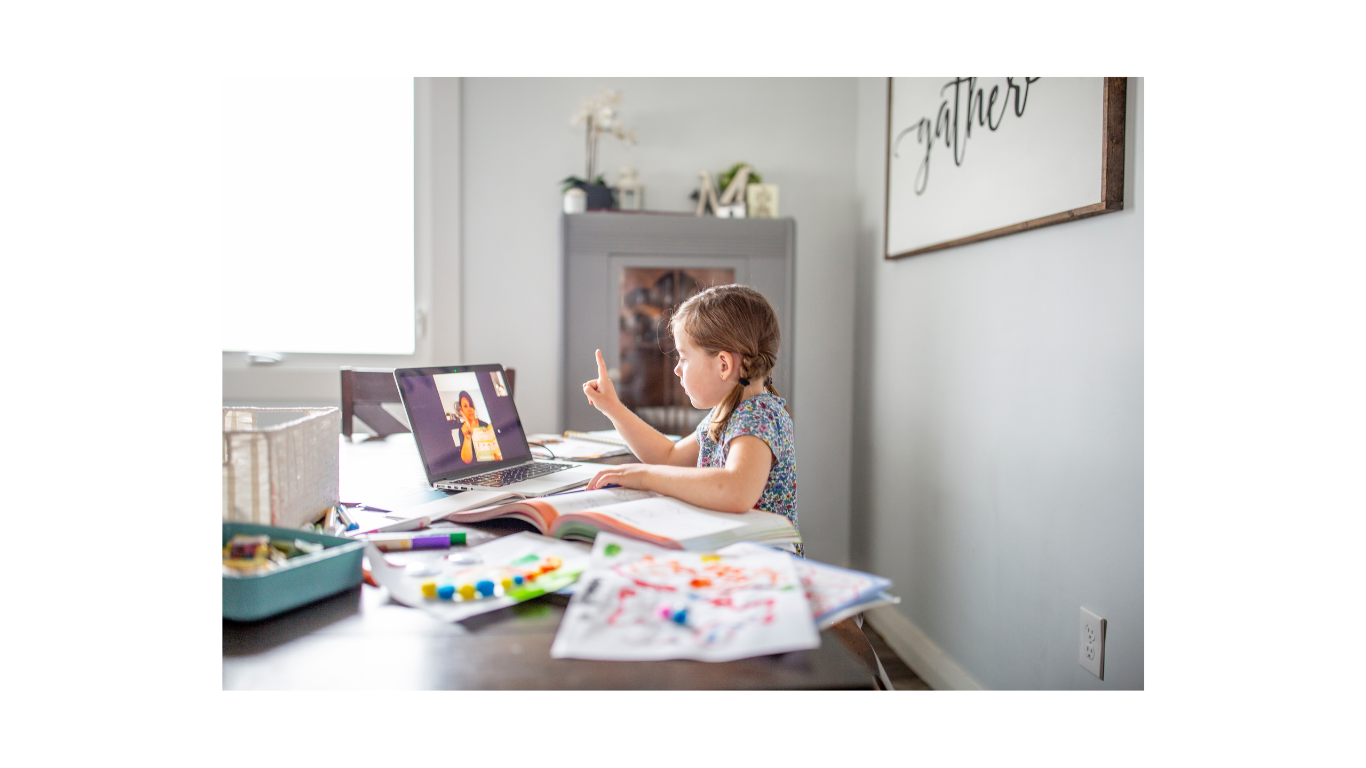 kids happily learning with teachers online